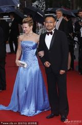 组图：《天注定》姜武携手性感女星亮相红毯