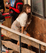 组图：佩内洛普-克鲁兹片场搞笑 一秒钟变胡子大叔