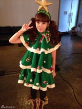 高清组图：韩团Crayon Pop曝新曲造型变身圣诞树