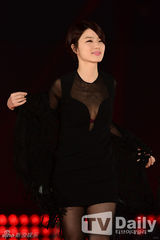 组图：SHINee等亮相活动 Rainbow等T台走秀