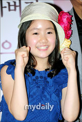 组图：安内尚陈池熙出席新片《鞭子》发布会