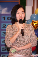 组图：小S被问胖达人千万转让 快闪避谈