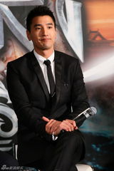 组图：《狄仁杰》首映 赵又廷林更新基情四射