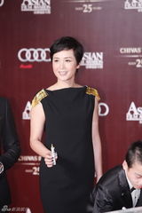 高清图：《最爱》剧组亮相 章子怡妩媚蒋雯丽知性