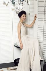 组图：黄曼家居大片秀美腿