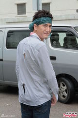 马国明杨怡母亲节拍剧 羡慕郑嘉颖北上捞金(图)