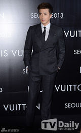 组图：少时Jessica秀美腿 崔智友长裙优雅