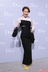 组图：钟楚红张曼玉同台亮相 全智贤露香肩