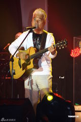 组图：巫启贤为台北个唱彩排 透露明年将推新专辑