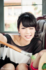 组图：快乐女声拍摄时尚大片演绎城堡精灵