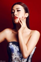 组图：星光大道歌手郭涛新春写真红唇性感