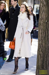 高清组图：莉顿-梅斯特街拍 白色大衣搭配靓包