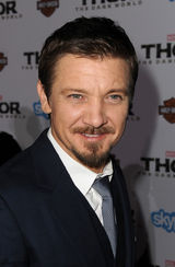 组图：《雷神2》好莱坞首映 抖森帅气骑摩托