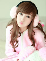 幻灯图集：小龙女彤彤冬日写真 粉嫩装扮可爱