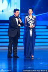 组图：小宋佳凭《悬崖》获最佳女演员奖