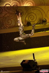 香港办文艺晚会庆国庆 霍震霆称不办百日宴(图)