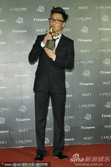 高清组图：郑中基凭借《低俗喜剧》获最佳男配角