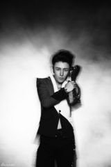 组图：曹轩宾新造型曝光 黑白色调预示突破新生