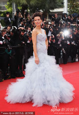 幻灯图集：凯特-贝金赛尔蓝色纱裙美轮美奂