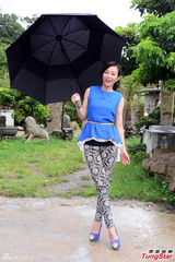 组图：陈怡蓉台风前敬业赶拍戏 发烧两日硬撑