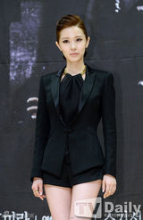 组图：《主君的太阳》发布 苏志燮紫西装粉嫩