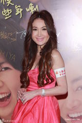 组图：温碧霞陈炜盛装斗性感 张智霖蓝恤衫亮相