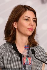 组图：《珠光宝气》发布会 艾玛沃森成焦点