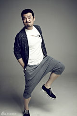 组图：傅迦最新写真鬼马顽童“萌”气十足