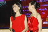 组图：陈思思将在香港开唱 张柏芝红装默契助阵