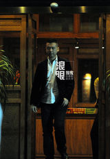 独家:冯小刚葛优等好友吃饭 徐静蕾白裙喝high