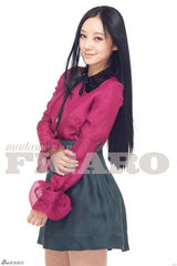 组图：沈芳熙最新优雅写真展露知性美