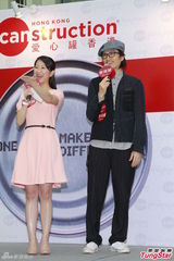 组图：黄子华入选男神榜 自嘲吃云吞有一手