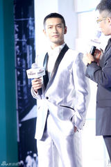 高清组图：黄晓明出席某活动 怀旧经典装出席