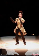 组图：叶德娴献唱见好就收 尾场开唱致敬张国荣