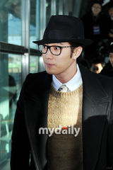 组图：苏志燮号浪漫列车开通 戴黑礼帽帅气十足