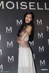 组图：陈慧琳蕾丝装优雅 徐濠萦单肩裙配皮手套