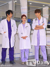 组图：探班《急诊男女》 宋智孝崔振赫救人忙