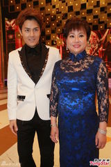 组图：赌王数百万支持太太 何超莲吴克羣献艺