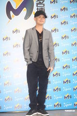 组图：何润东回应“地下女友”传闻 望40岁前成婚