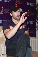 组图：瑞恩-雷诺兹新片学国语 透露将回老家过生日