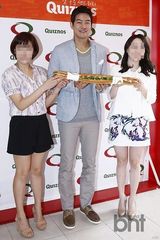 组图：《火之女神》李尚允干练衣装亮相签名会