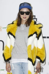 组图：孔孝真瑞雨等众星捧场首尔时装周