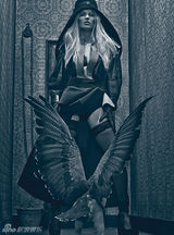 超模凯特-莫斯《W》颠覆修女装：我不是天使(组图)