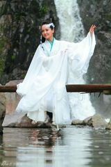 组图：《天涯明月刀》钟汉良张定涵虐恋