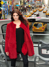 高清组图：阿什丽-格林圣诞街拍红色皮草霸气