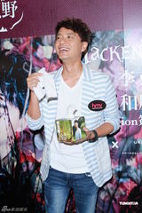 组图：李克勤对唱片精益求精 携港式演唱会内地开唱