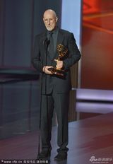 组图：詹姆斯-克伦威尔获迷你剧最佳男配角