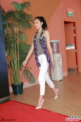 组图：港姐选拔二轮佳丽彩妆亮相变白富美