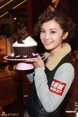 组图：阿Sa(蔡卓妍)春节拜会男友家人 直言不需要赡养费