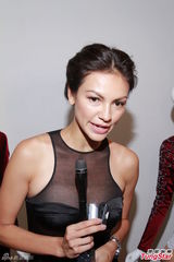 组图：RoseMary出席时装展 薄纱半露豪乳